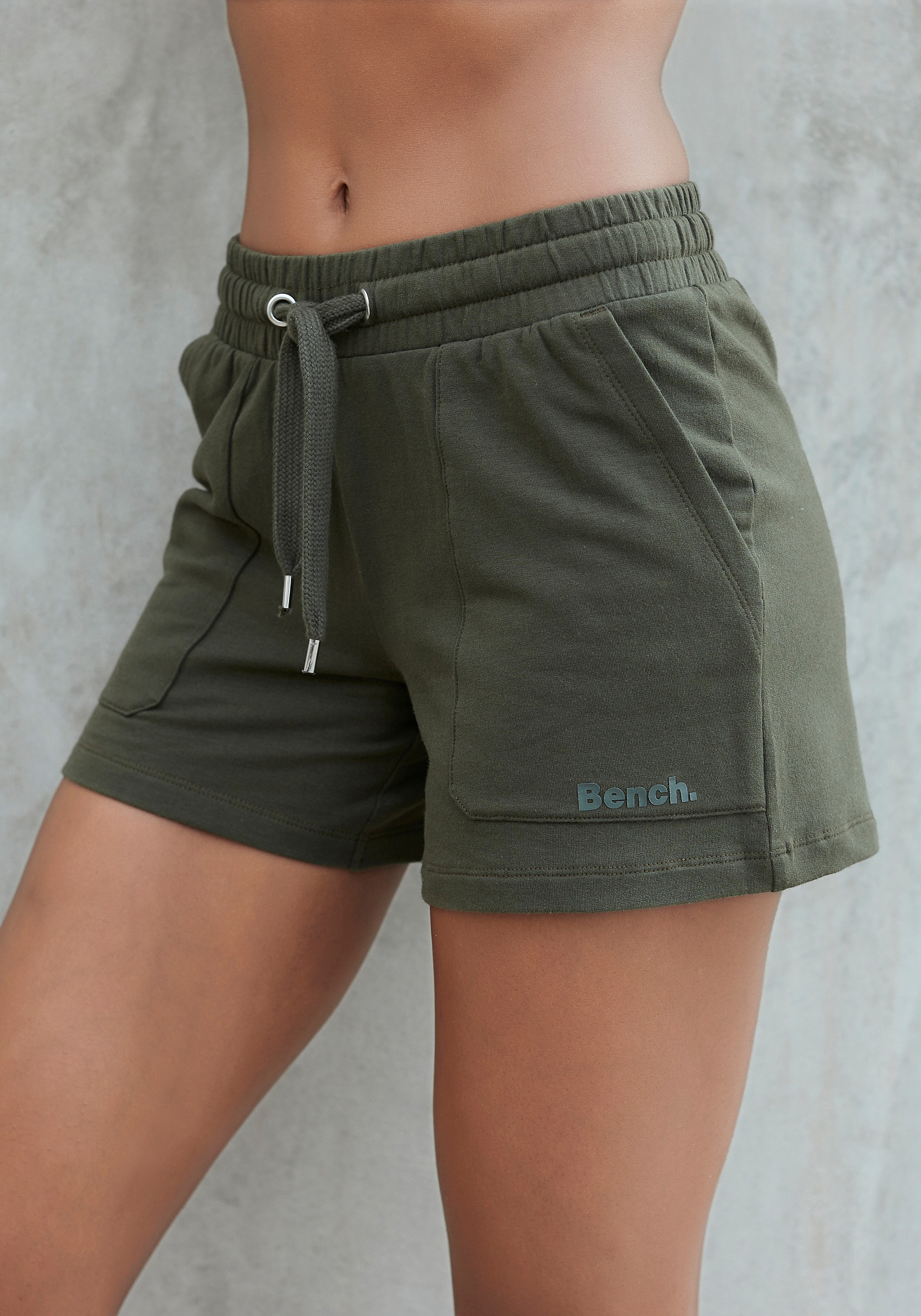 Bench. Sweatshorts, mit aufgesetzten Taschen