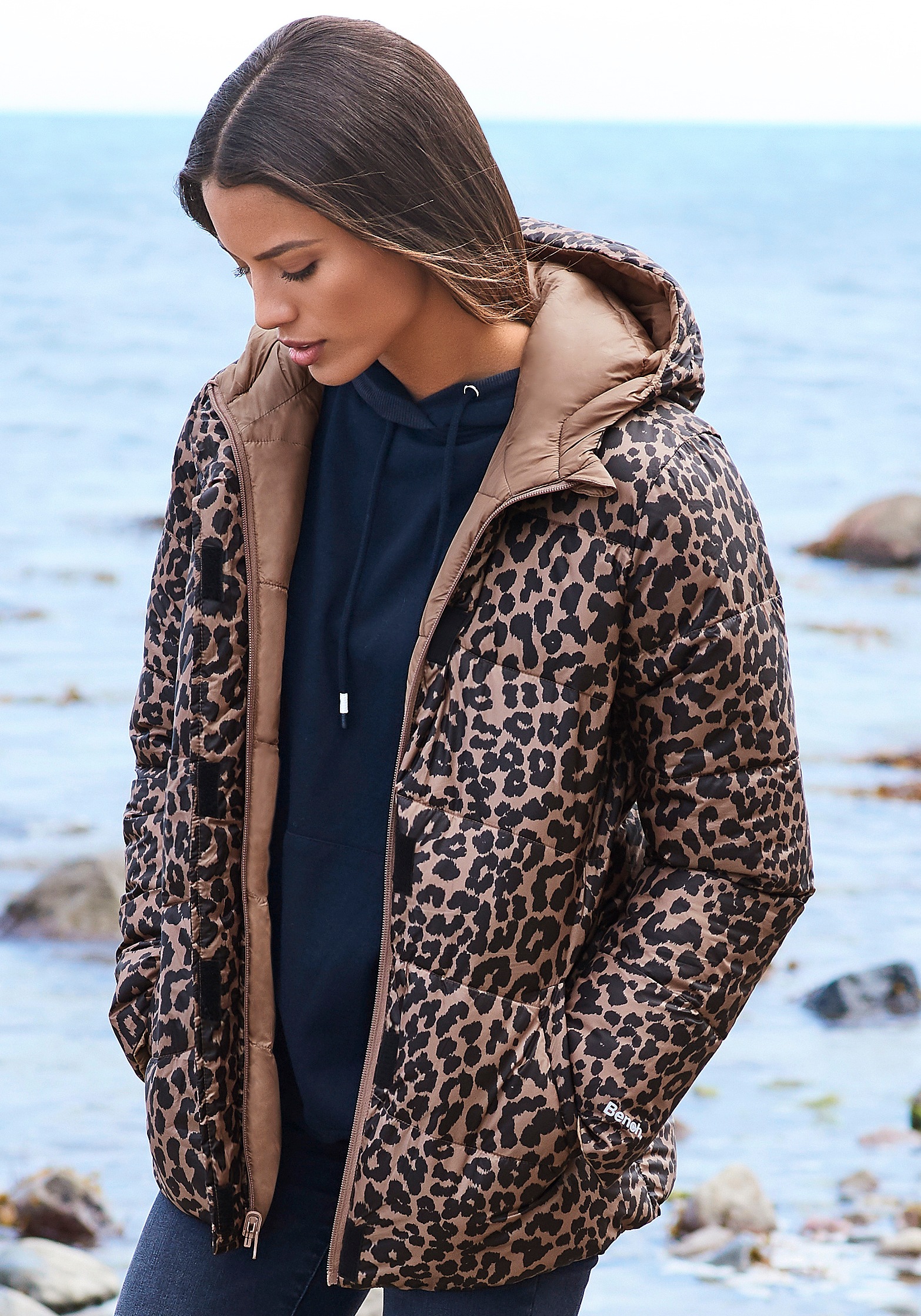 Bench. Wendejacke, in Uni oder Leo-Muster, mit Taschen und Kapuze