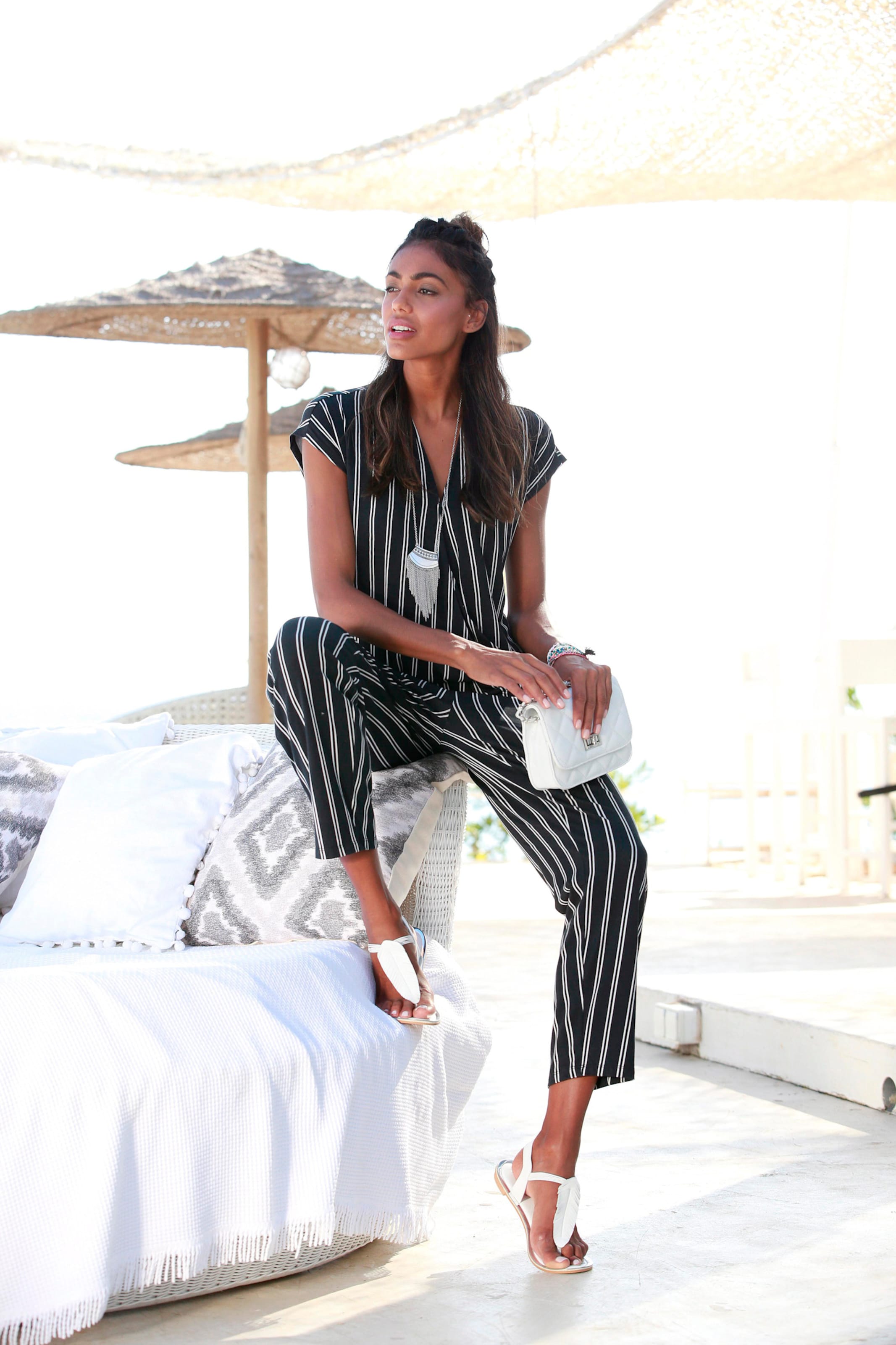 Umhängetasche in weiss von LASCANA