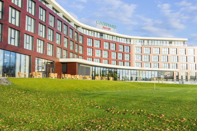 Dini Chance GmbH, DEUTSCHLAND, 4 Tage Kurzurlaub für Zwei im Hotel Courtyard by Marriott in Wolfsburg am Allersee, Reisen