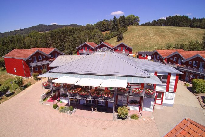 Dini Chance GmbH, DEUTSCHLAND, 4 bis 8 Tage Entspannung im Village Hotel 'Bayerischer Wald' in Niederbayern, Reisen, Reisegutschein, Kurzreise, Aktivurlaub, Skiurlaub, Wintersport, Kurzurlaub, Erholungsurlaub, Erholung, Geschenkidee