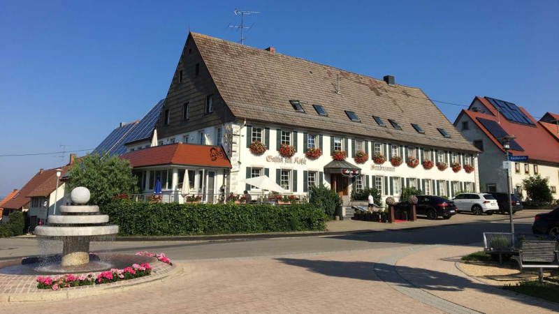 Dini Chance GmbH, DEUTSCHLAND, 3 bis 4 Tage Auszeit im Hotel Zum Rössle in Fürstenberg Hüfingen, Reisen, Urlaubsgutschein, Kurzurlaub, Seniorenurlaub, Bowling, Wochenende, Wandern, Nordic-Walking, Aktivurlaub, Urlaub in der Natur, Geschenk, Geschenkgutsch
