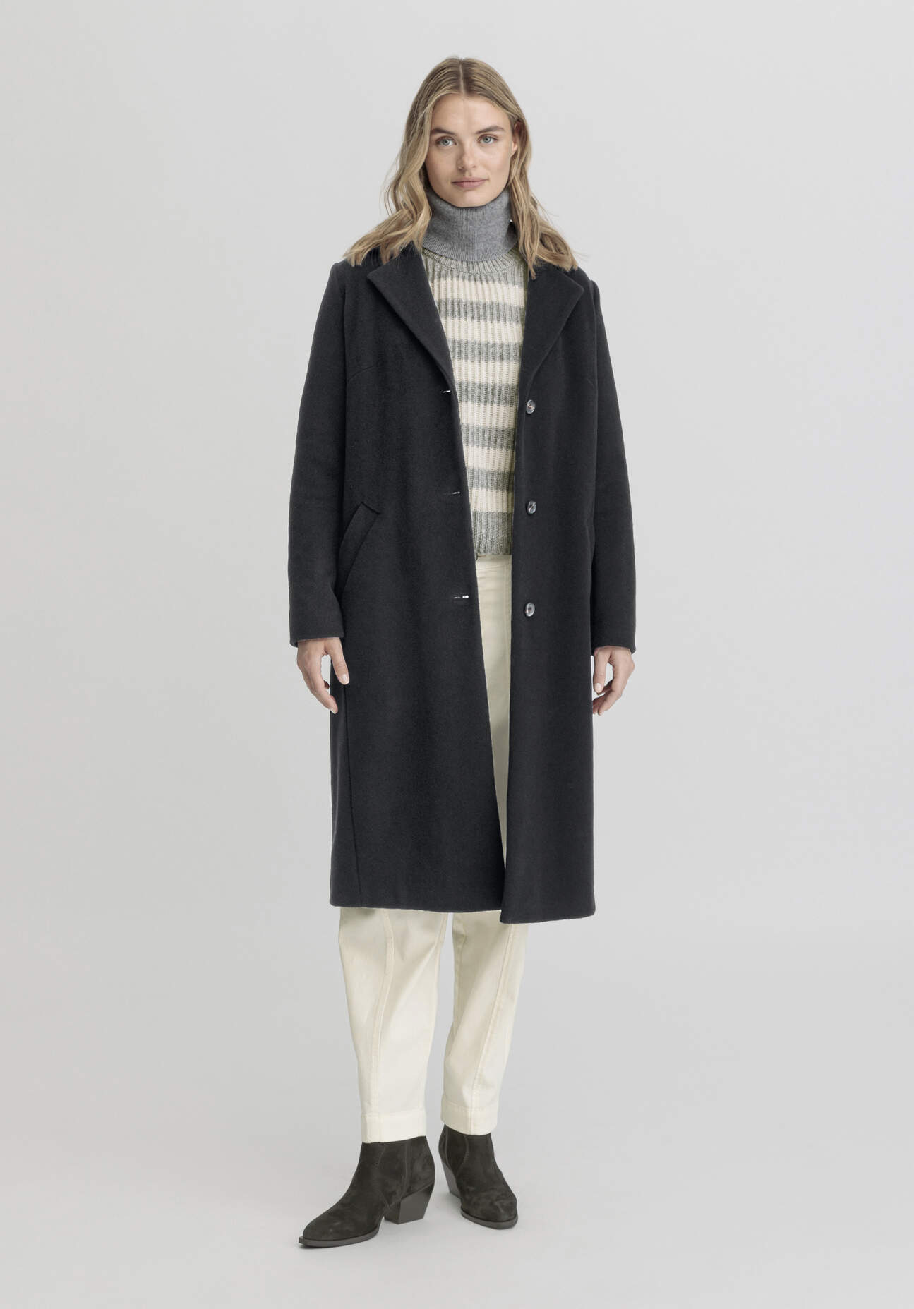 hessnatur Damen Mantel Regular aus Bio-Merinowolle - schwarz Grösse48