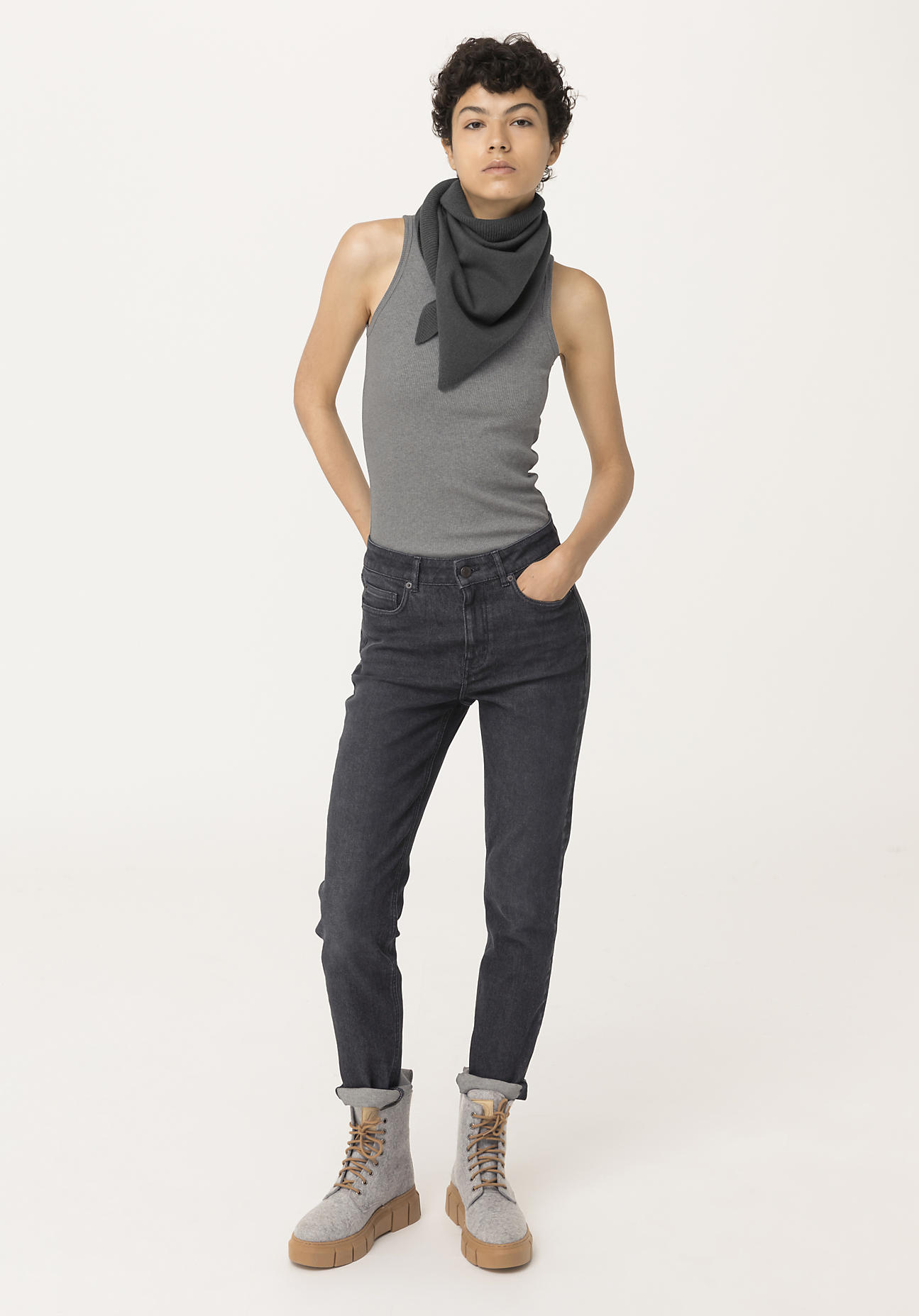 Damen BetterRecycling Jeans High Rise Slim Fit aus Bio-Denim - schwarz Grösse27/32