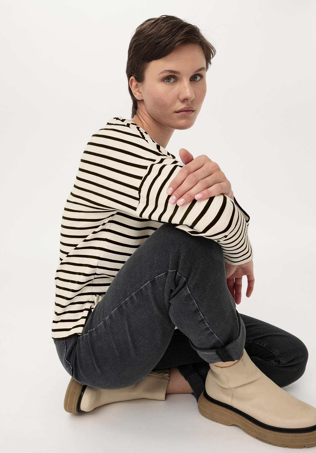 hessnatur Damen Heavy Slub Streifen-Shirt Oversize aus Bio-Baumwolle - schwarz Grösse42