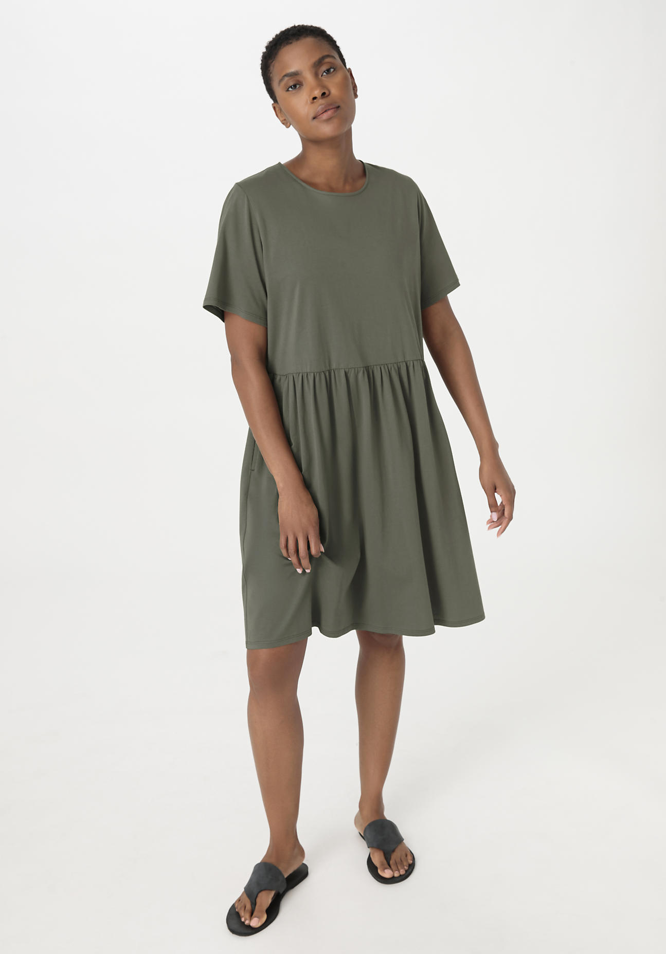hessnatur Damen Shirt-Kleid Mini Regular aus Bio-Baumwolle - grün Grösse44