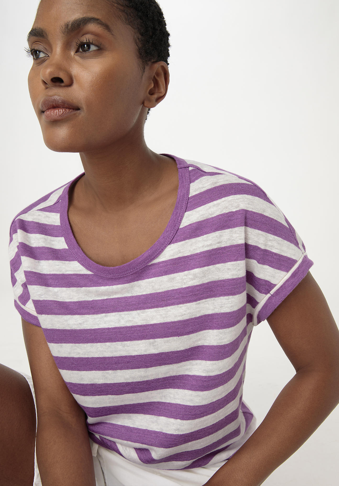 hessnatur Damen Shirt Kurzarm Regular aus Leinen - lila Grösse38