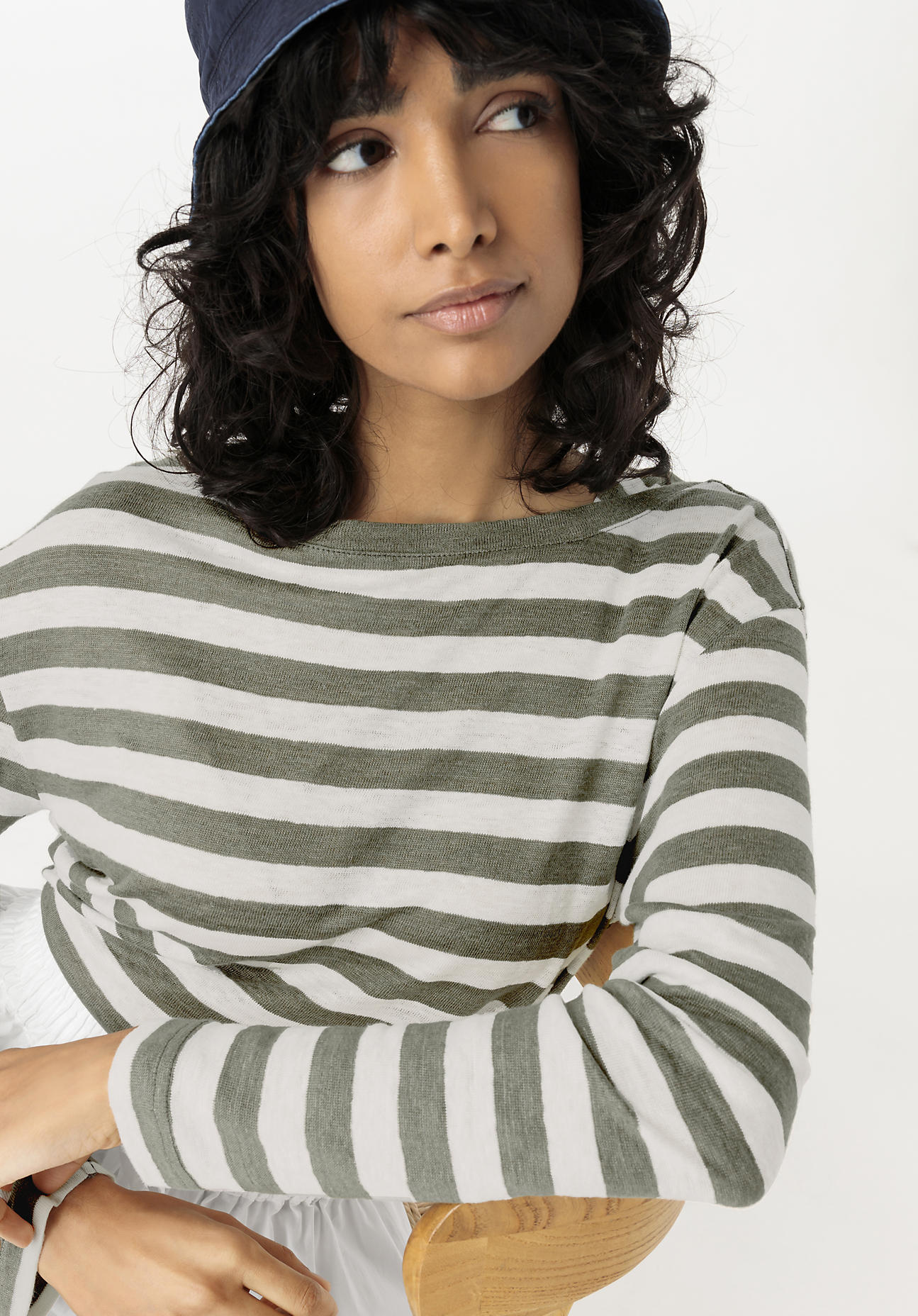 hessnatur Damen Shirt Langarm Regular aus Leinen - grün Grösse44