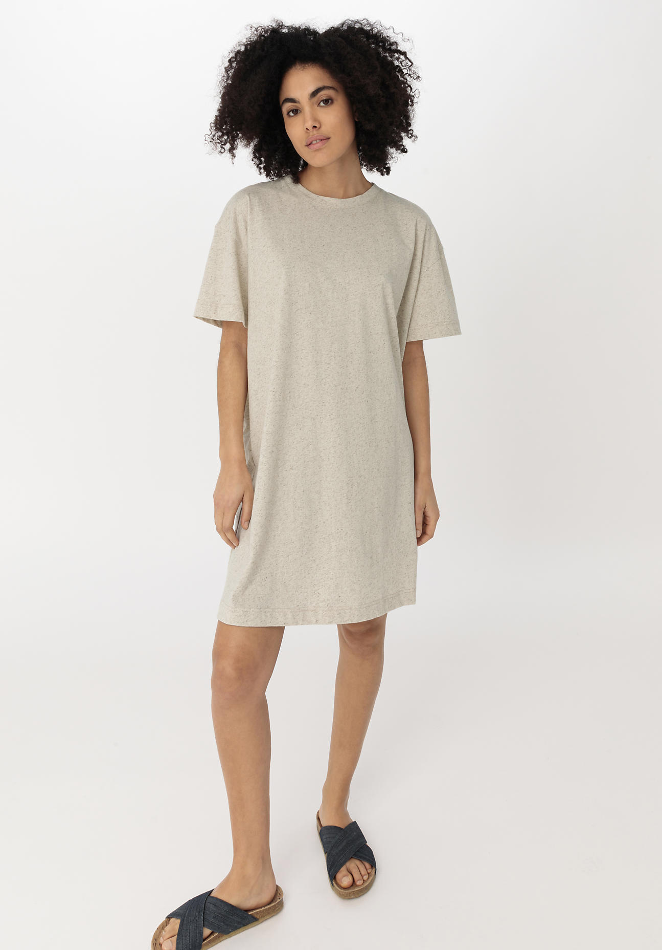 hessnatur Damen T-Shirt Kleid aus Bio-Baumwolle mit Hanf - naturfarben GrösseM