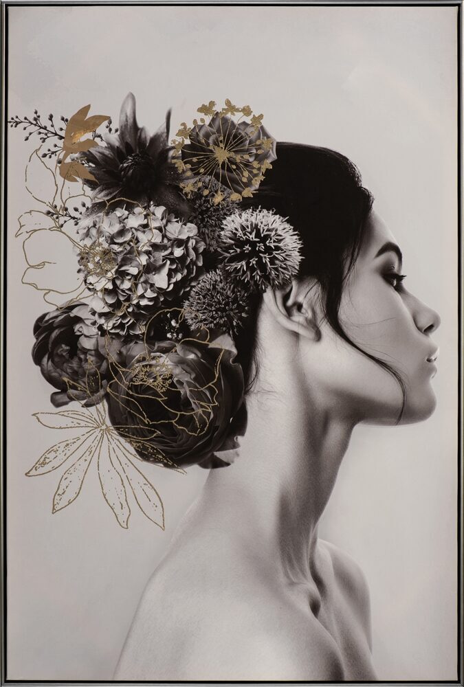 Handgemaltes, gerahmtes Bild „Dame mit schwarzem Haar und Blumen“ 82.5 x 122.5 cm