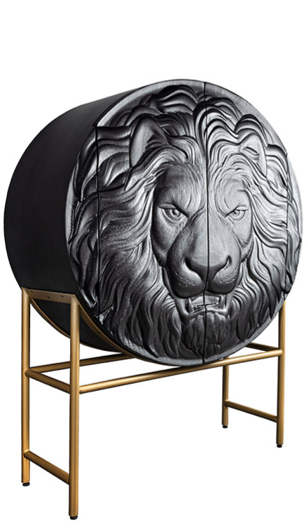 Massives Design Hihgboard „Lion“ 140 x 100 cm, Schwarz/Gold