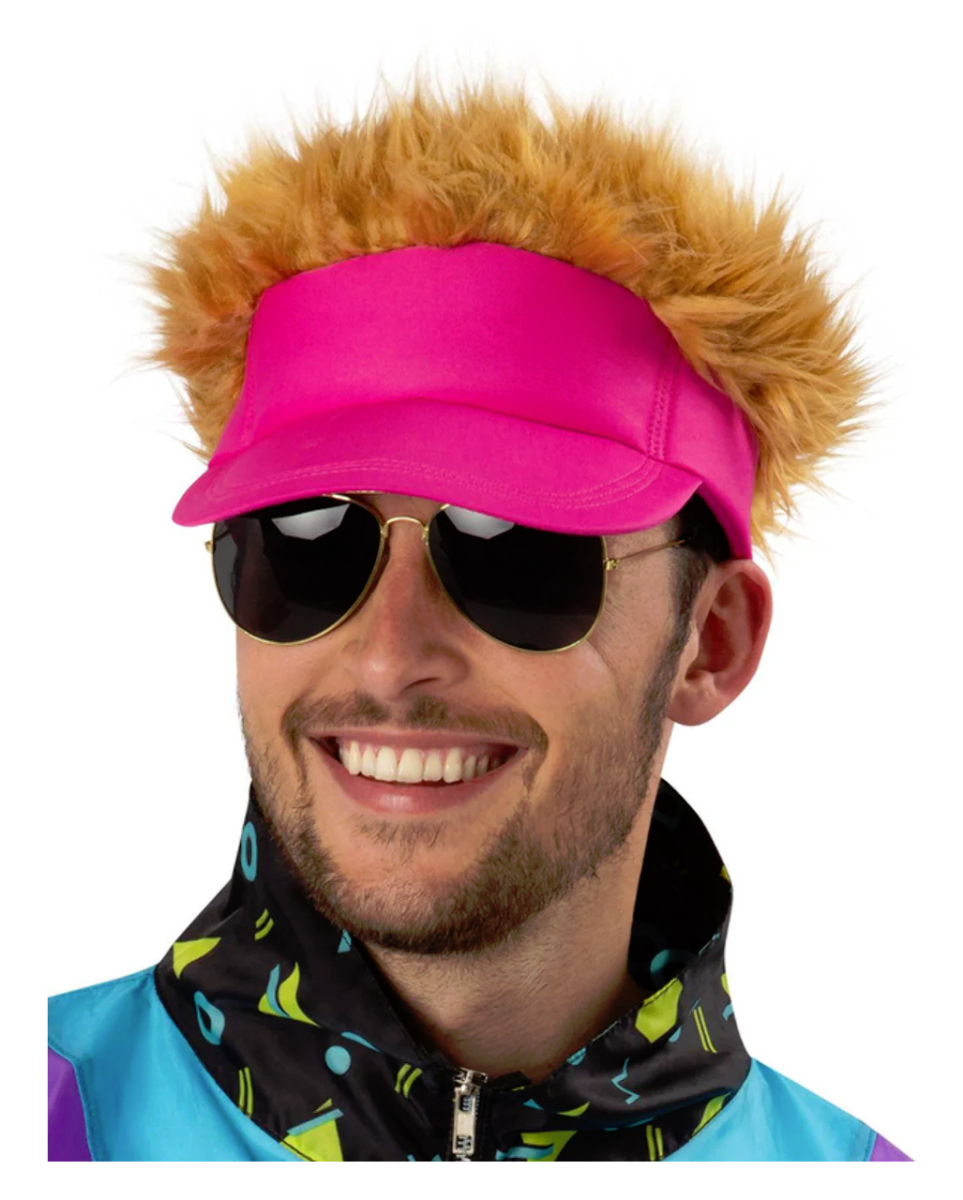Pinker 80s Visierhut mit dunkelblondem Haar