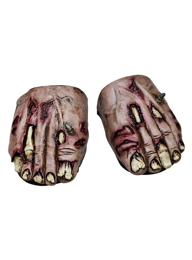 Zombie Füße Auf fauligen Sohlen im Zombie Kostüm