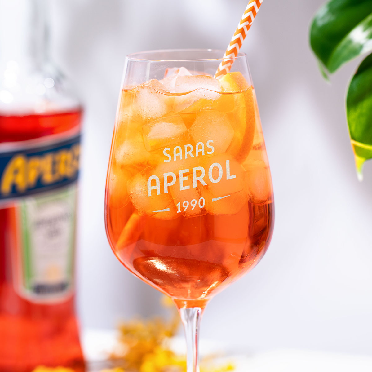 Personalisierbares Aperol Glas mit Jahreszahl, Valentinstag Geschenk, Geburtstagsgeschenk, Geschenke Frauen, Geschenke Freundin, Geschenk Schwester, Geschenk Mama, Witzige Geschenke, Romantische Geschenke, Hochzeitsgeschenk, Kleine Geschenke, Geschenk, Ge