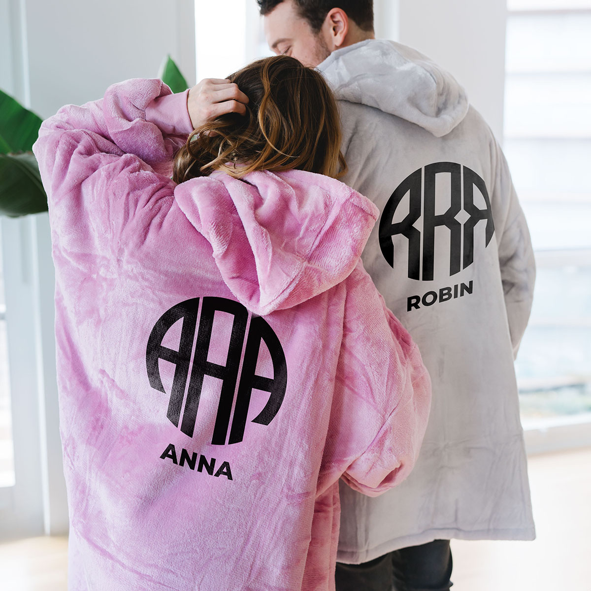 Personalisierbare Hoodie Decke mit Monogramm, Valentinstag Geschenk, Witzige Geschenke, Romantische Geschenke, Hochzeitsgeschenk, Geschenk, Geschenkidee